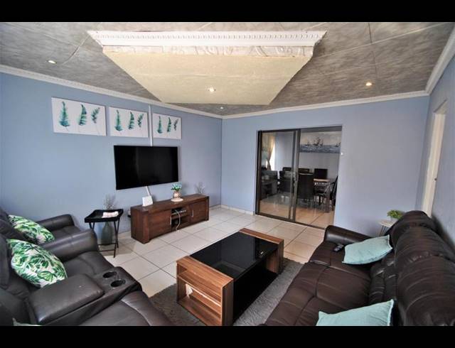 3 BEDROOM HOUSE FOR SALE IN DAWN PARK